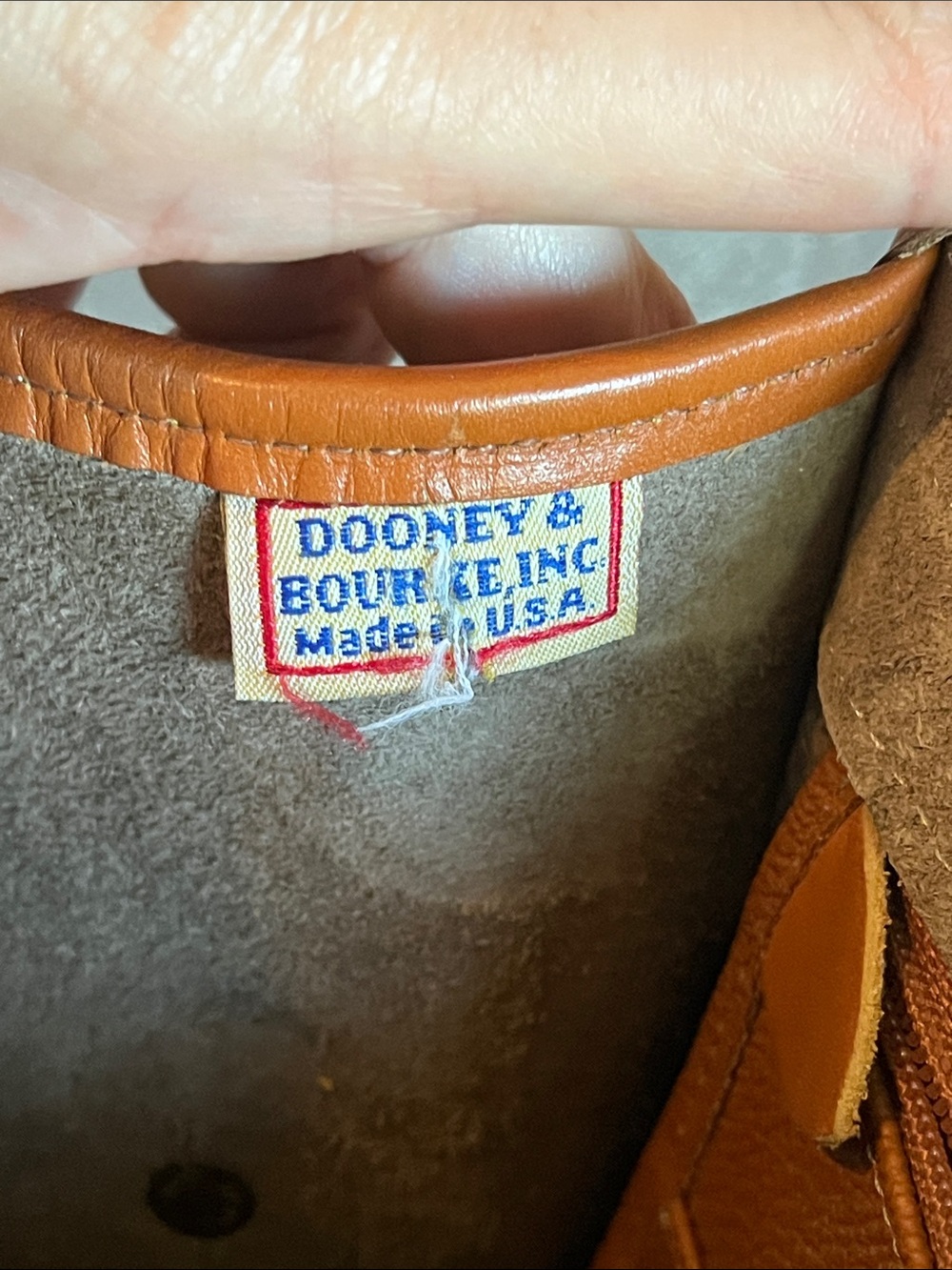 Dooney & Bourke Vintage AWL Pebbled Leather Crossbody Saddle Bag Brown Tan Trim - Picture 2 of 9
